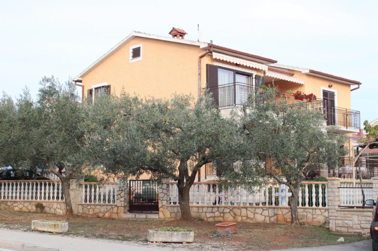 Lily'S Lovely Apartments Фажана Экстерьер фото